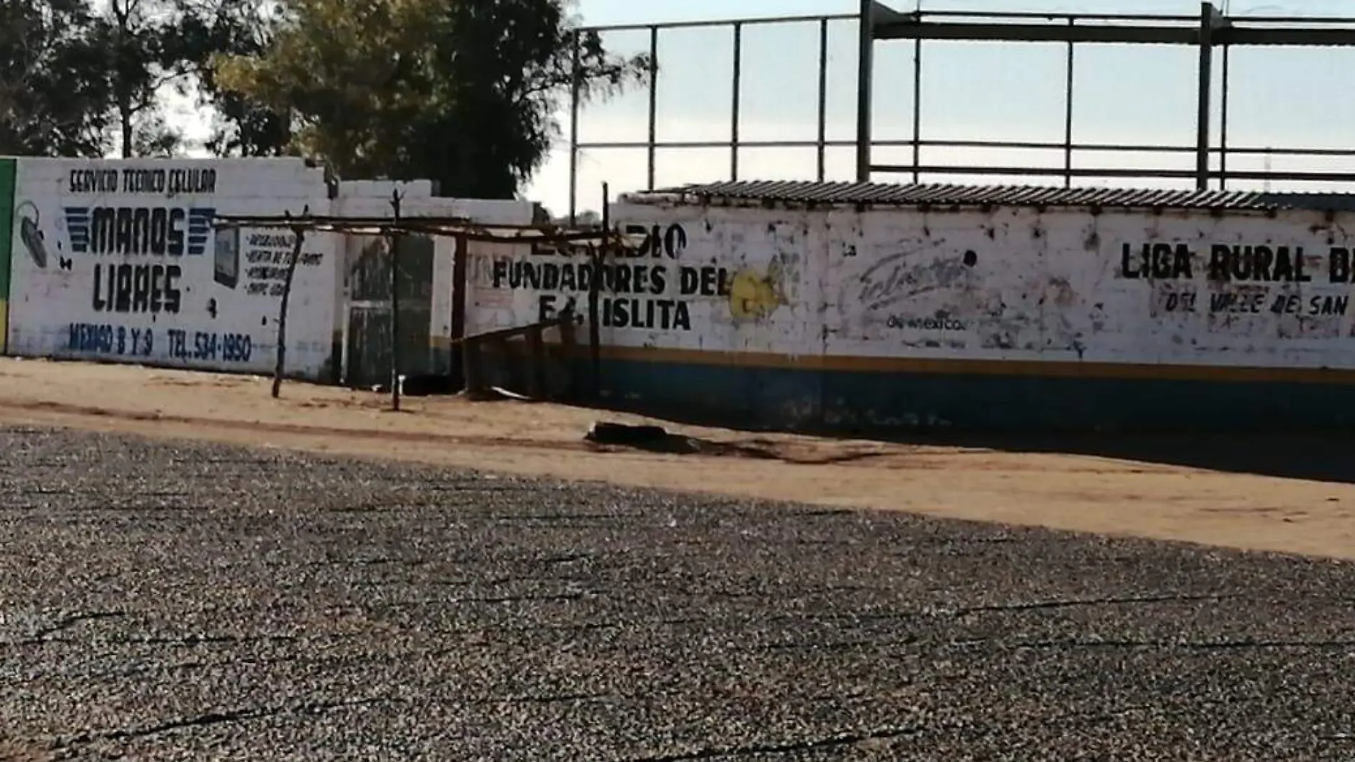 En las inmediaciones del estadio de béisbol del ejido Islita, esta mañana fue localizado uno de los tres jóvenes